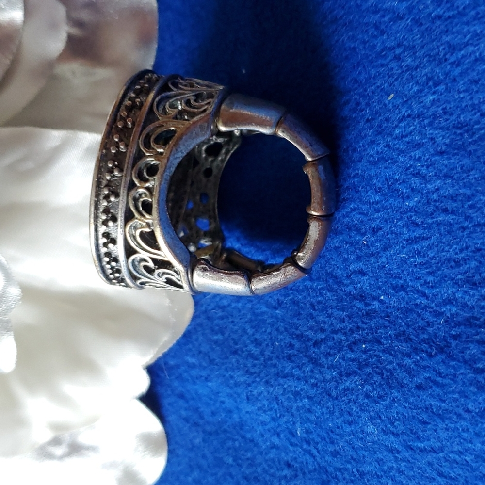 Ring $8 - Picture 4 of 8
